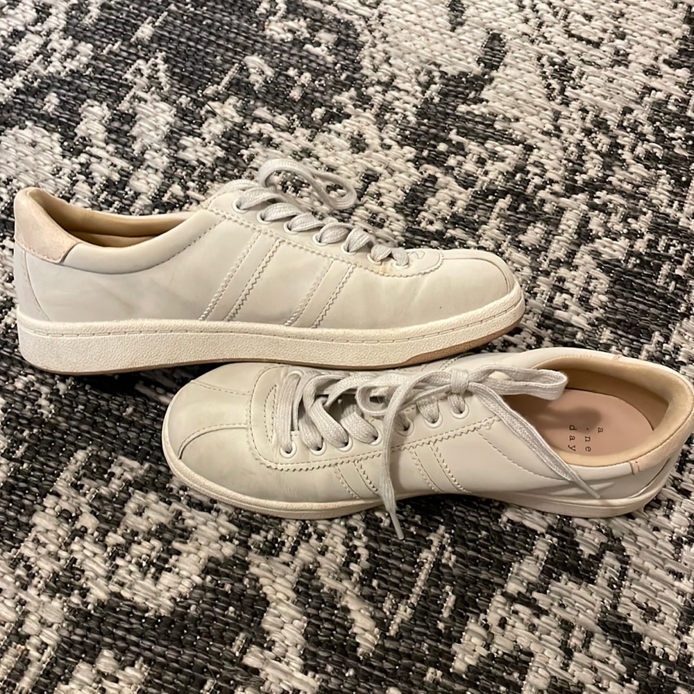 A New Day preloved sneakers from Target. 7.5